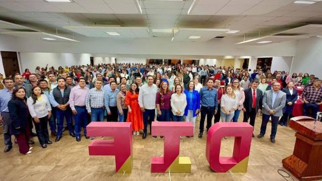 DIF Municipal de San Crist&oacute;bal de Las Casas rinde homenaje a maestras y maestros en su d&iacute;a