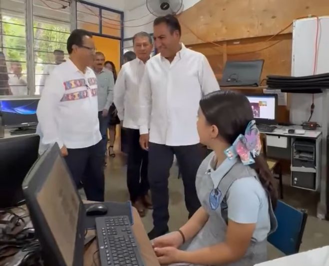 Con inversi&oacute;n superior a 3.5 mdp, Eduardo Ram&iacute;rez mejora escuelas en Tuxtla Guti&eacute;rrez