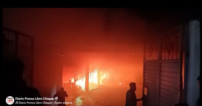 Fuerte incendio consume vivienda en la comunidad La Ca&ntilde;ada, en Teopisca