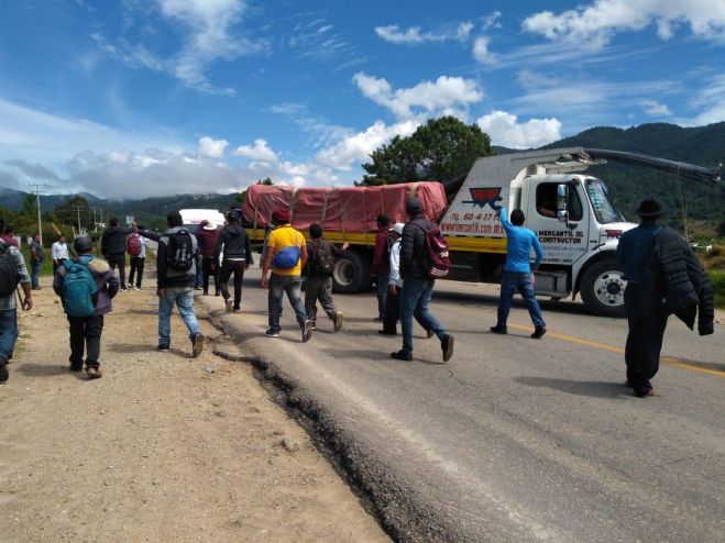 Campesinos bloquean la vía San Cristóbal-Teopisca