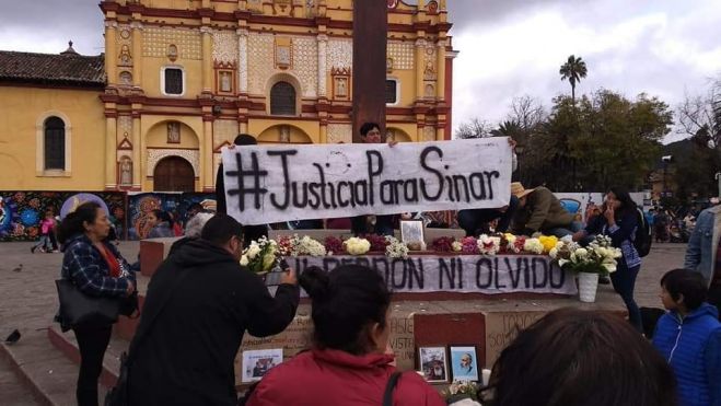 Instalan ofrenda floral en memoria de S&iacute;nar Corzo en San Crist&oacute;bal