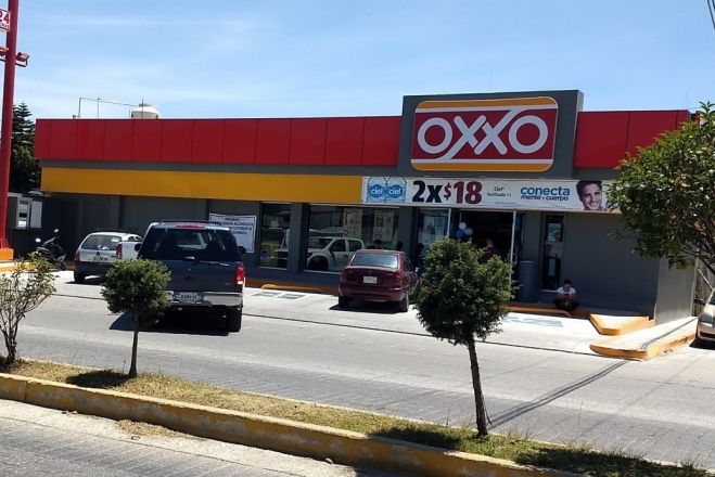 Sujetos armados asaltan un Oxxo en San Cristóbal de Las Casas 