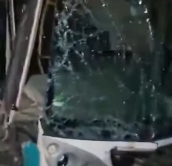 Autob&uacute;s con universitarios choca contra tr&aacute;iler en la Costa de Chiapas