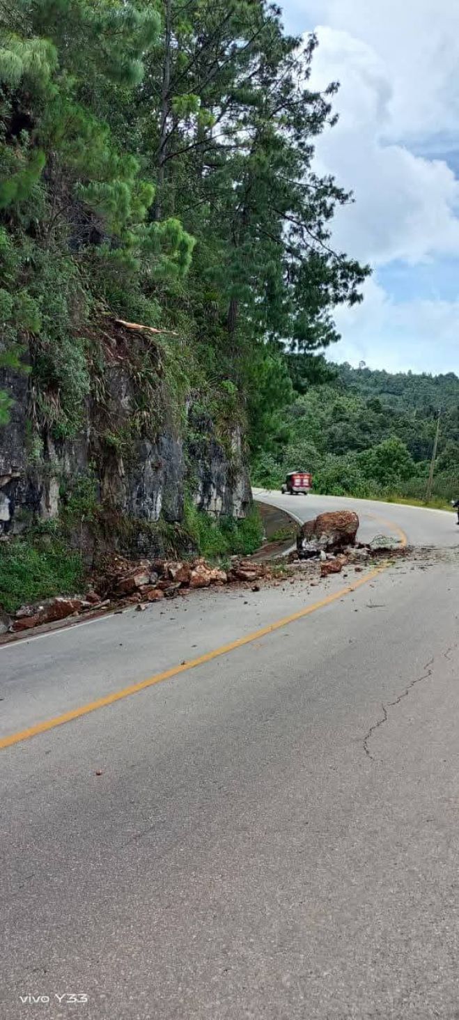 Derrumbes afectan tránsito en Zinacantán