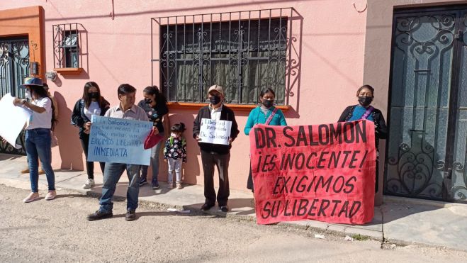 Marchan para pedir liberación del médico acusado de violación