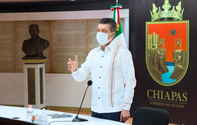 No bajar la guardia, vacunarse y cuidar la salud ante COVID-19, pide Rutilio Escand&oacute;n