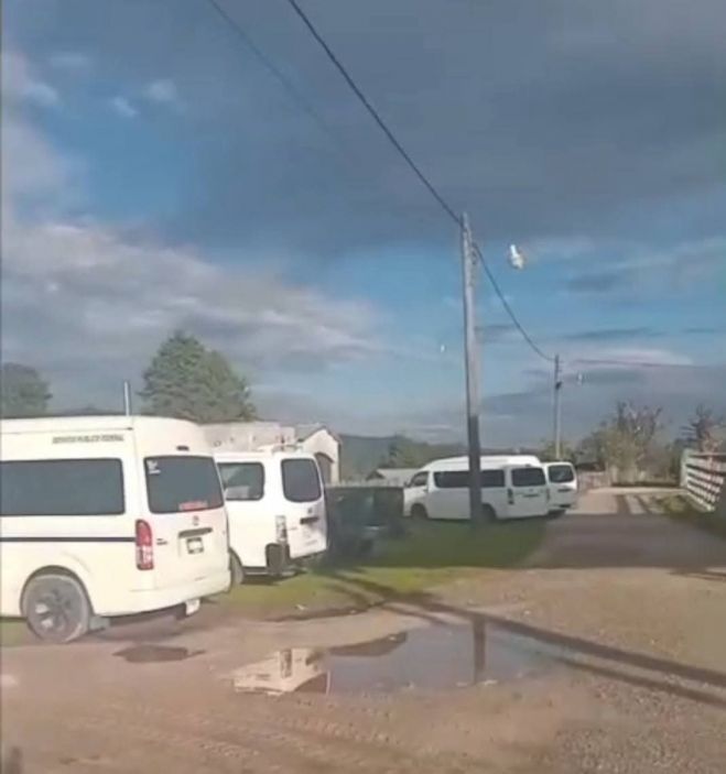 Habitantes de Los Llanos retienen ocho veh&iacute;culos en SCLC