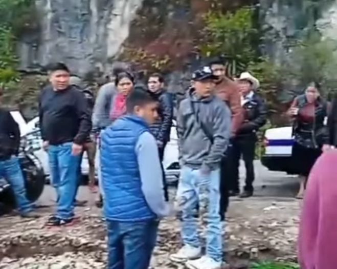 Accidente en Tenejapa deja heridos; conductor huye