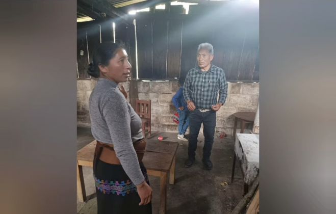 Regresa familia desplazada a su vivienda en Tenejapa