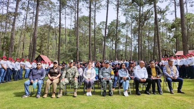 J&oacute;venes del Servicio Militar reforestan las Grutas de Rancho Nuevo en SCLC
