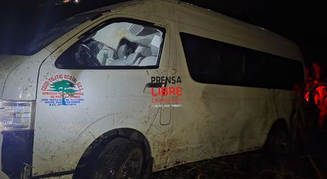 Urban del transporte p&uacute;blico vuelca en Chamula