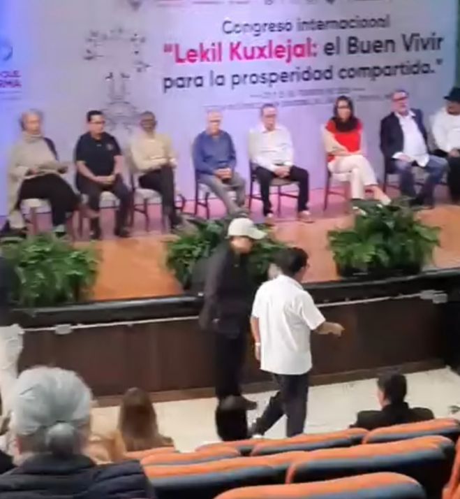 Reconocen a periodistas en el Día de la Lengua Materna 