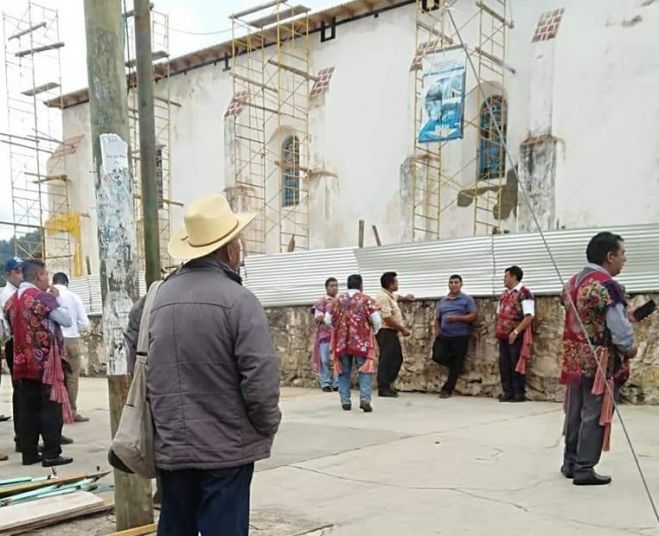 Desalojan a artesanas que vend&iacute;an sus productos en el centro de Zinacant&aacute;n