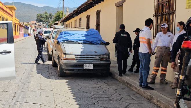 Localizan cuerpo sin vida de un hombre dentro de su vehículo