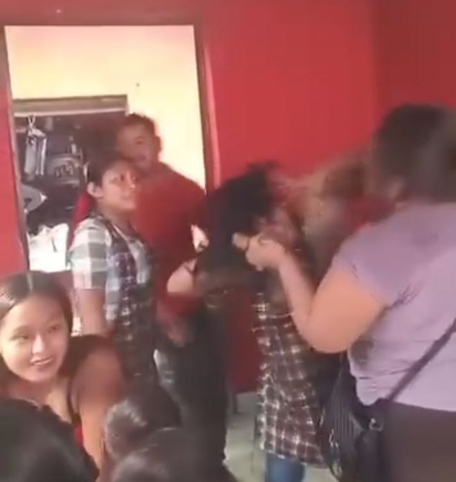INDIGNANTE: SUJETO GOLPEA BRUTALMENTE A UNA HUMILDE JOVENCITA EN OCOSINGO CHIAPAS 