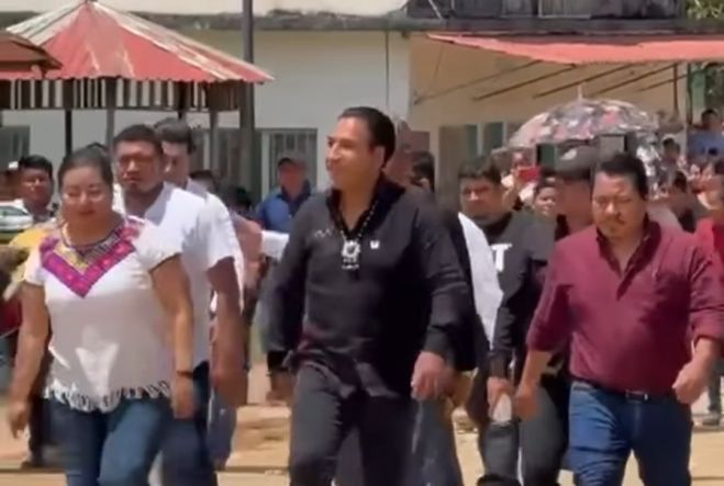 Eduardo Ram&iacute;rez Aguilar inaugura sistema de agua potable en Frontera Corozal, Ocosingo