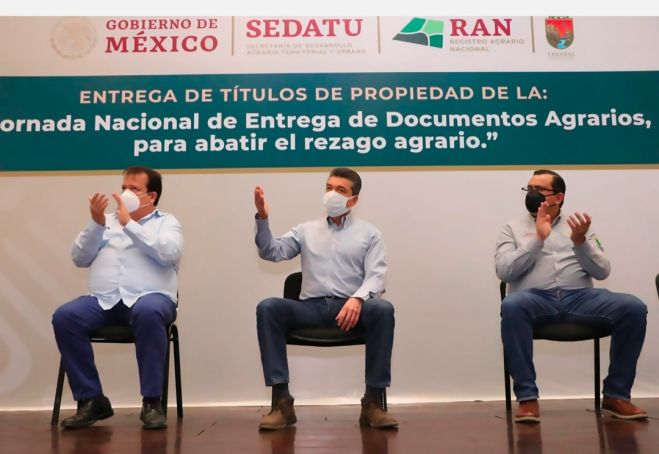Entregan títulos de propiedad del Registro Agrario Nacional a más de mil 100 familias de Villaflores