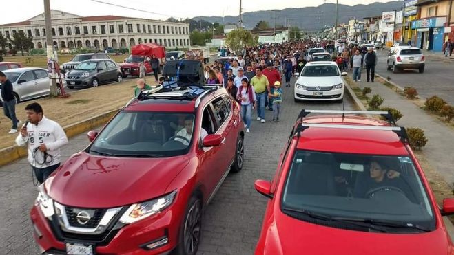 Exigen a AMLO investigue el caso de los 43 normalistas desaparecidos de Ayotzinapa