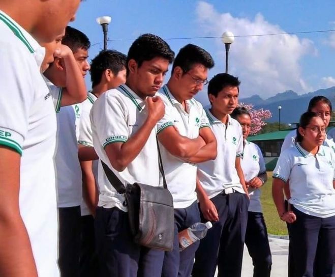 Alumnos del Conalep de Altamirano marchan para exigir la destitución de un docente