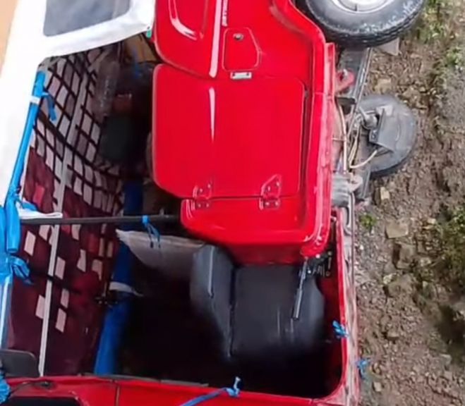 Mototaxi vuelca y deja dos lesionados 