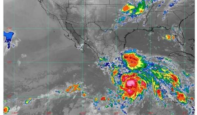 Hurac&aacute;n Erick se fortalece a categor&iacute;a 2: prev&eacute;n lluvias torrenciales e impacto en el sur de M&eacute;xico
