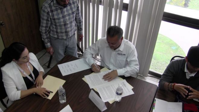 Mariano D&iacute;az Ochoa firma Pacto de Civilidad 