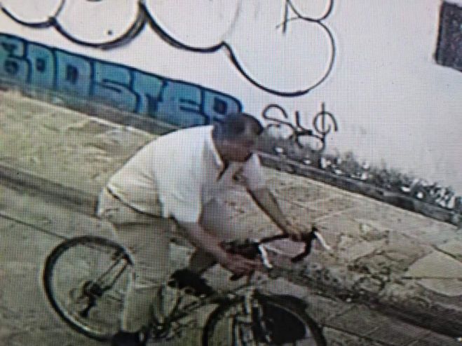 CAPTAN C&Aacute;MARAS DE SEGURIDAD A PRESUNTO LADR&Oacute;N DE BICICLETAS