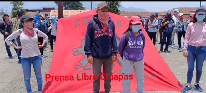 Alumnos de la Normal Larr&aacute;inzar marchan en  San Crist&oacute;bal 