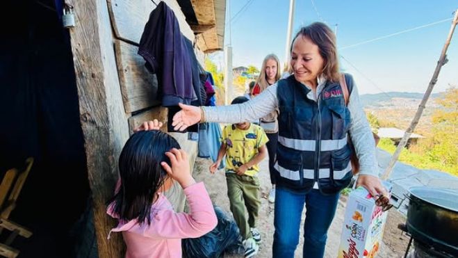 Presidenta Honoraria del DIF Municipal supervisa construcción de vivienda y constata bienestar de niñas y niños