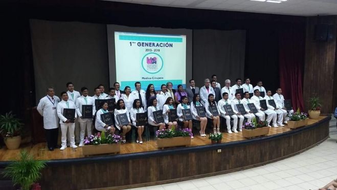 Egresada primera generación de médicos cirujanos de la UNICH