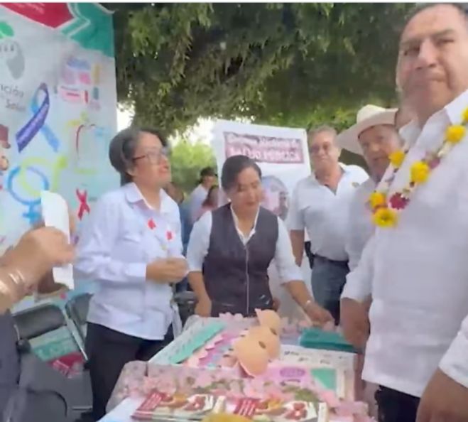 En Montecristo de Guerrero, Eduardo Ramírez fortalece acciones educativas, de salud y caminos