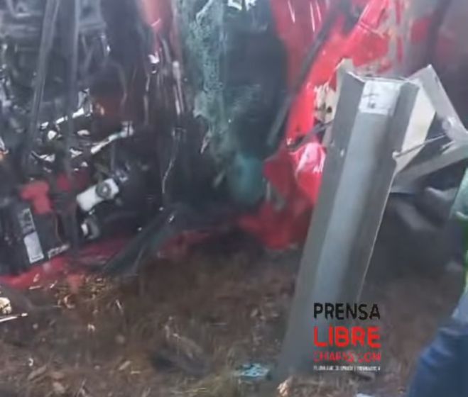 Cuatro lesionados deja aparatoso accidente en la de cuota