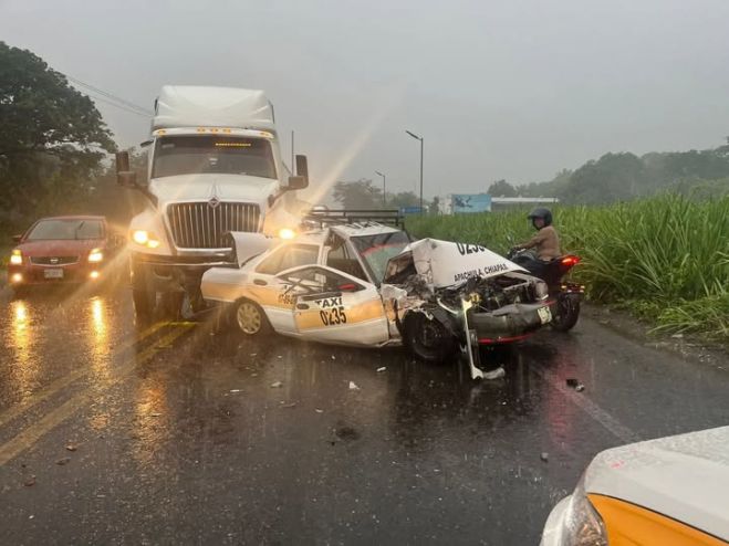 Fuerte Choque en el Libramiento Sur Oriente de Tapachula Deja M&uacute;ltiples Veh&iacute;culos Destrozados