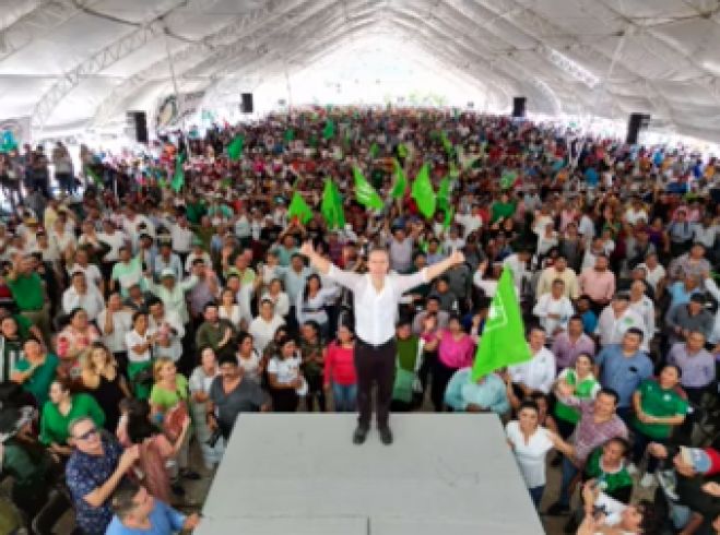 Más de 25 mil personas abarrotaron la Unión Ganadera Regional de #Palenque, para recibir este domingo la visita de Manuel Velasco Coello.