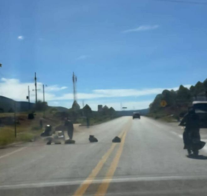 Automovilistas inconformes por los topes en la carretera San Crist&oacute;bal&ndash;Comit&aacute;n