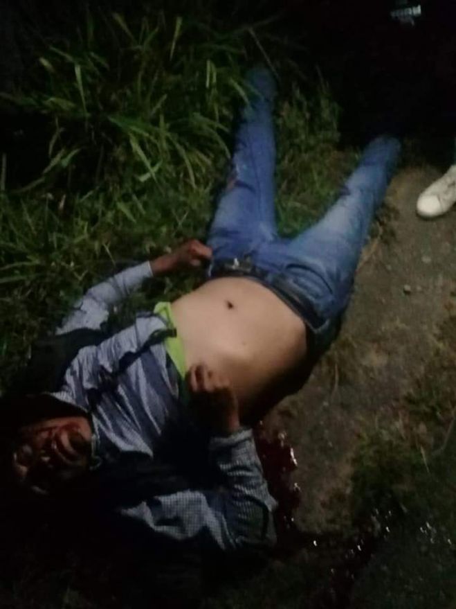 EMBISTEN A MOTOCICLISTA EN LA CARRETERA TEOPISCA-SCLC