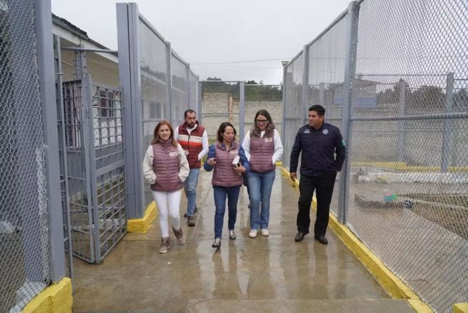 Damas Voluntarias del DIF Municipal entregan kits de aseo personal y apoyos en el CERSS 5
