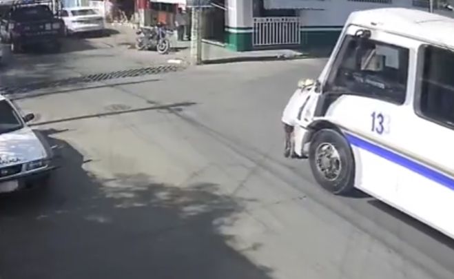 ¡Tragedia en Jiutepec! Un hombre de la tercera edad pierde la vida tras ser brutalmente atropellado por una Ruta 13