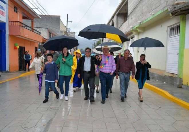 Estamos dando continuidad a la transformaci&oacute;n y desarrollo de nuestro municipio, la ejecuci&oacute;n de esta obra p&uacute;blica realza el entorno de los habitantes de la calle Orqu&iacute;deas.