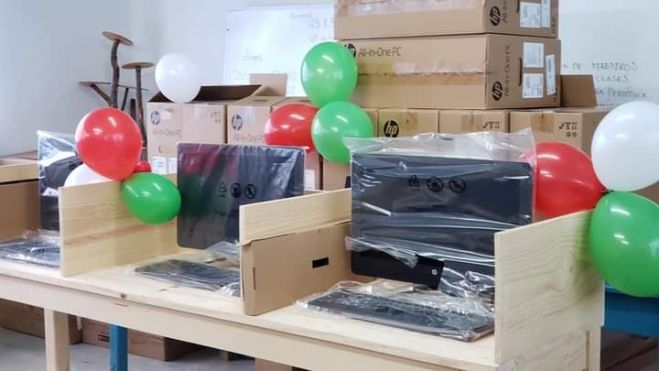 ENTREGAN EQUIPOS DE C&Oacute;MPUTOS E INAUGURAN AULAS EN CHAMULA