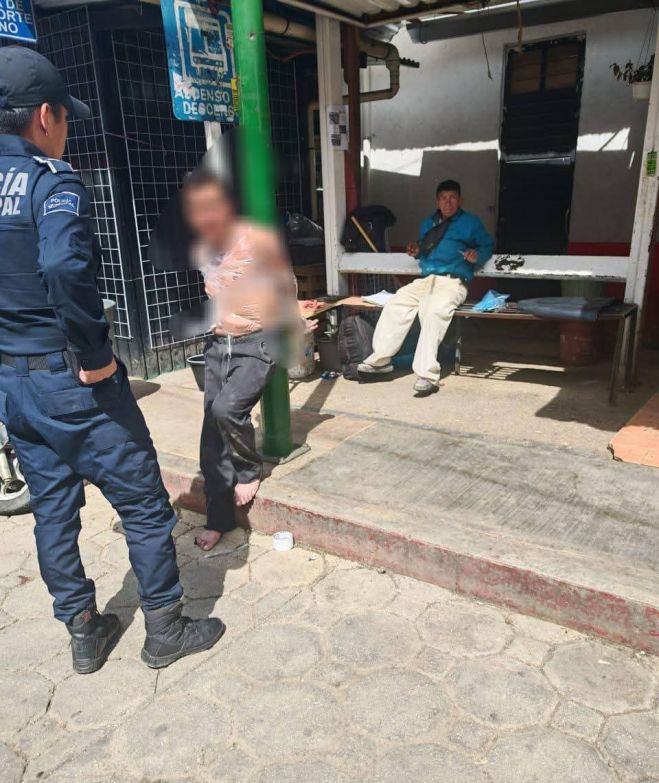 Amarran a presunto ladr&oacute;n en mercado de San Crist&oacute;bal