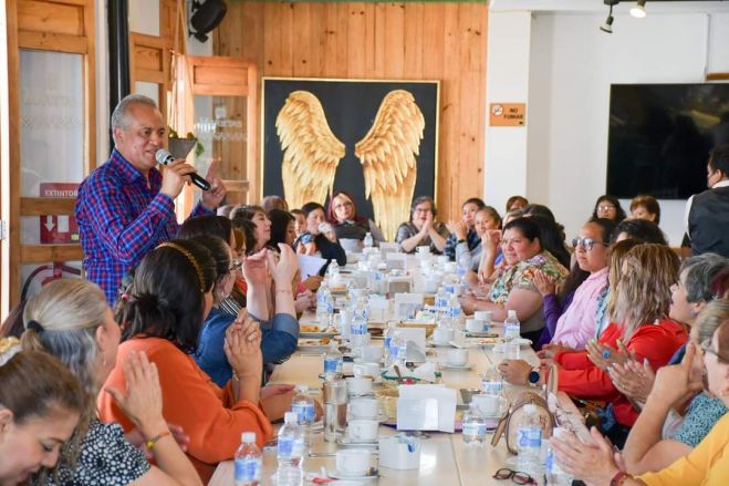 EL CANDIDATO A LA PRESIDENCIA MUNICIPAL POR EL PT, POLO MORALES, SE RE&Uacute;NE CON EL COLECTIVO DE MUJERES 50+1
