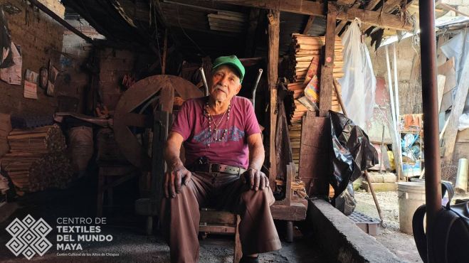 Reconocen a tintorero y tejedor de San Cristóbal como Tesoro Humano Vivo