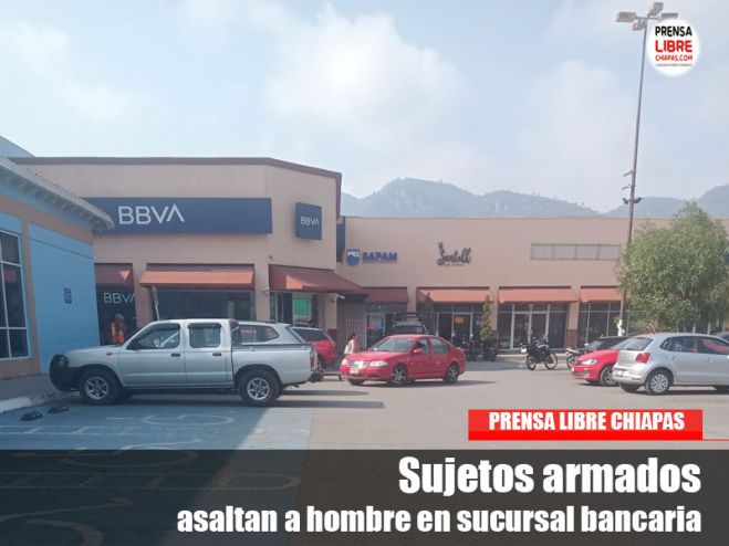 Sujetos armados asaltan a hombre en sucursal bancaria