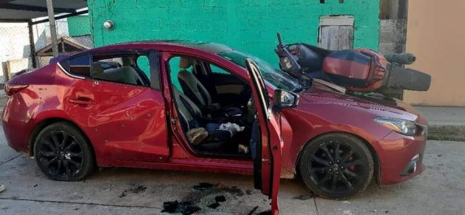 Balacean autom&oacute;vil en Chamula
