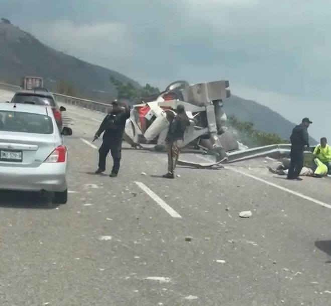 Accidente en la v&iacute;a de cuota San Crist&oacute;bal&ndash;Tuxtla deja dos lesionados
