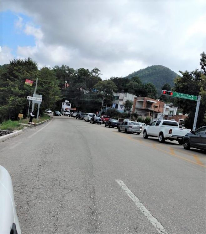 TRANSPORTISTAS PIDEN LIBERACIÓN DE UN TAXISTA Y DE UNA UNIDAD PIRATA