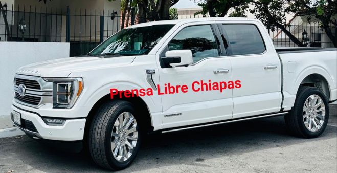 Roban camioneta con todo y chofer