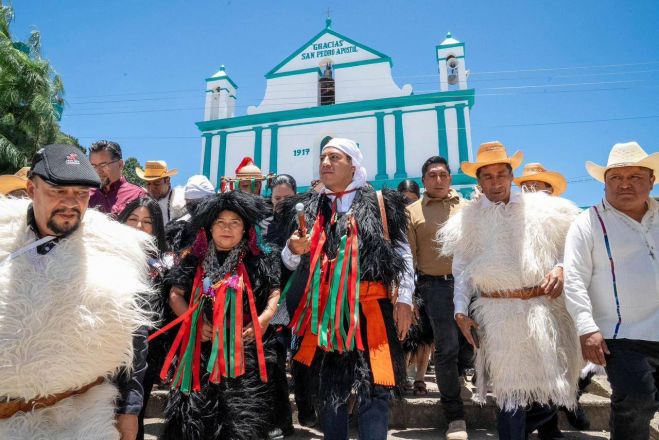 En Rincón Chamula, refrenda Eduardo Ramírez compromiso con el desarrollo y la paz